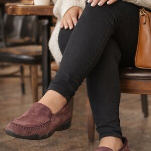 Skechers Relaxed Fit Loafers Size 10 Purple Suede Air Cooled Memory Foam Slip On